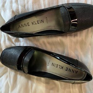 Brand New! Anne Klein Black Leather Loafers with Patent Leather Detail: Size 11
